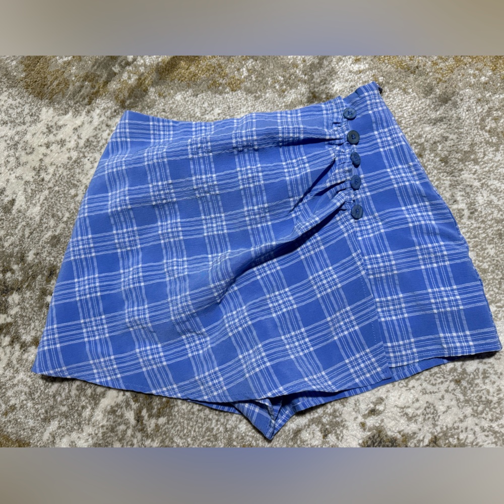 Forever 21 blue and white plaid button skort